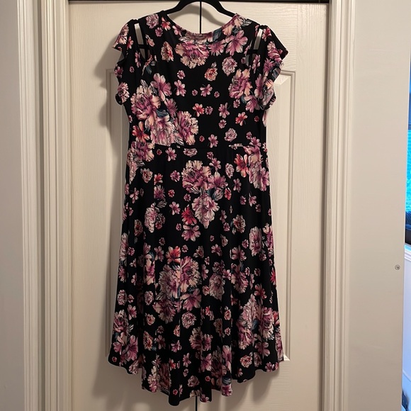 Torrid floral spring dress NWOT - Picture 3 of 8